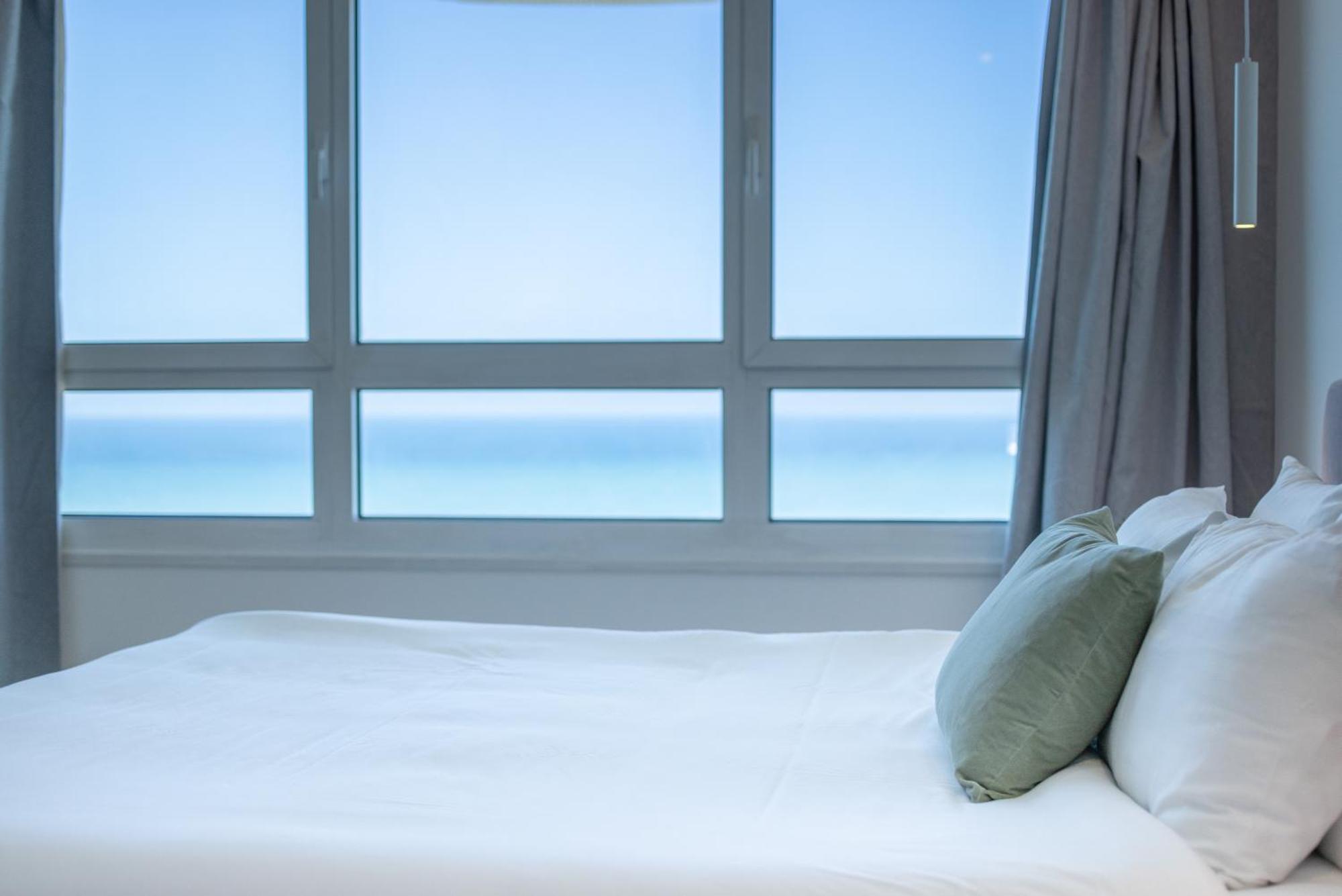Superb Beachfront Apartments With Shelter By Sea N' Rent Tel Aviv Dış mekan fotoğraf