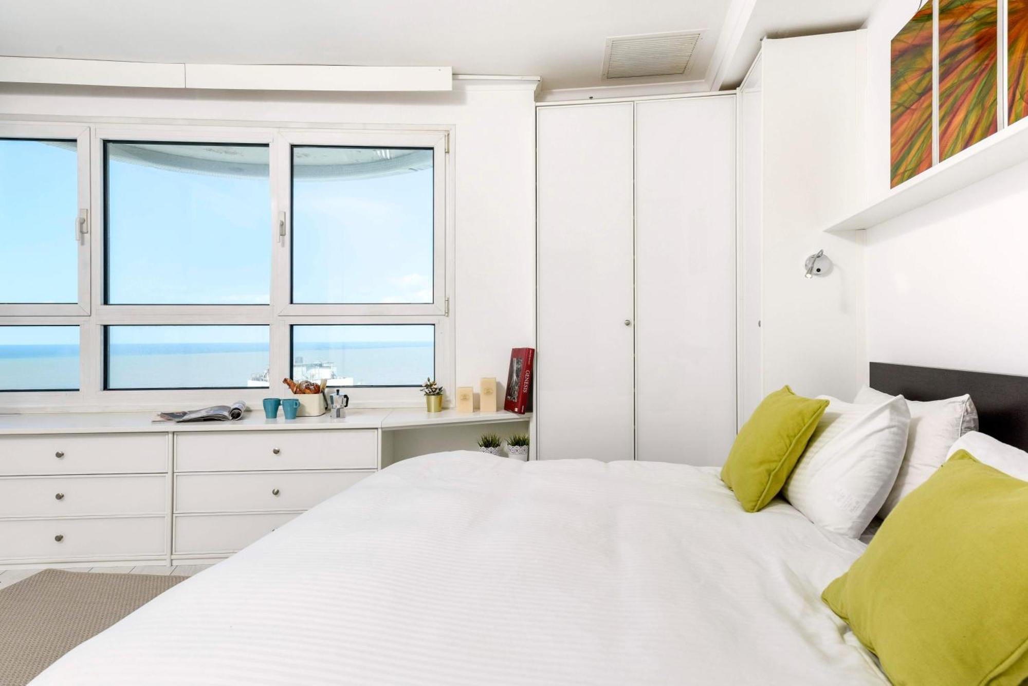 Superb Beachfront Apartments With Shelter By Sea N' Rent Tel Aviv Dış mekan fotoğraf